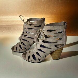 MIA women sz 8M CARA Suede Gladiator sandals booties cut-out peep toe taupe/tan